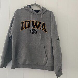 IOWA Hawkeyes Gray pullover Hoodie Old Varsity Brand Size Medium